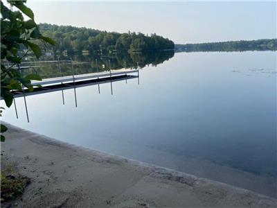 Chalet au bord de l'eau avec plage