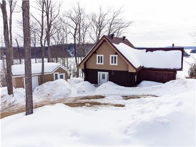 Domaine fort d'eau II - Chalet en bois rond avec accs au Lac Simon