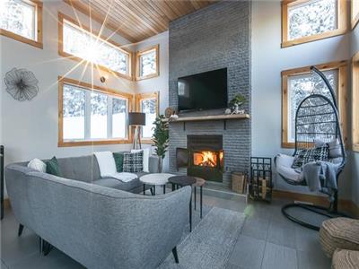 Tremblant Contemporary | Nature, hot tub & family fun