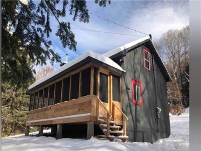 Chalet ancestral  louer, St-Donat, accs exclusif avec quai au lac Archambault