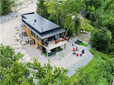 Le HORS-PISTE, chalet de rve situ face aux pentes de ski  Val St-Cme, unique spacieux,spa & sauna