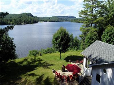 Chalet Livre : Secluded waterfront oasis