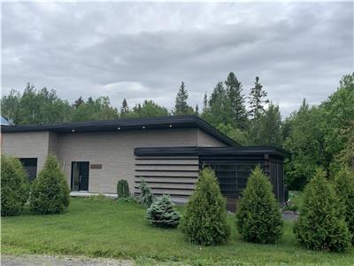 Magnifique chalet en fort et  300m du Lac St-Jean  St-Gdon