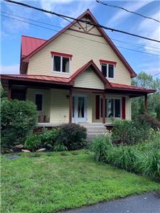 Beautiful chalet located in the mountain of Ski Bromont