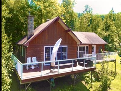 Chalet en bois au bord du lac Come- bois/**spcial location mensuelle  3000$ tout inclus**