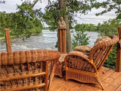 Chalet en bordure de la rivire chaudire