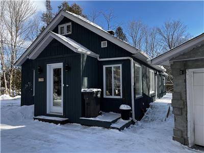 Blue Moon: Getaway Winter 2026 | Hot Tub & Fireplace