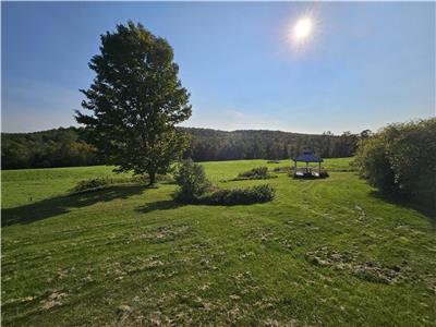 Spacious 2 Bedroom near skiing in Countryside paradise