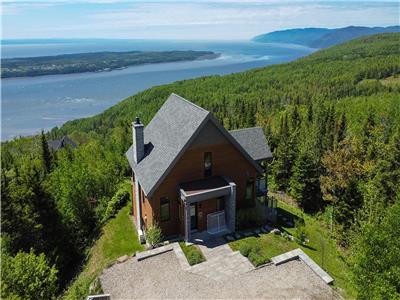 Chalet La Panoramique:  Raffinement, Vue Imprenable sur le Fleuve Saint-Laurent & Spa Priv