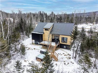 PASSION CHALETS | ÉVASION | SPA - SKI VAL ST-CÔME - LAC - MUR ESCALADE - BABYFOOT - KARAOKÉ - FOYER