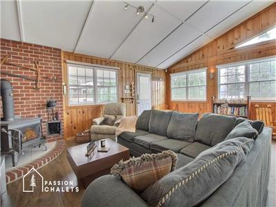 PASSION CHALETS | LE TOIT ROUGE | LAC - PLAGE - KAYAKS - FOYER - MOTONEIGE - TLTRAVAIL