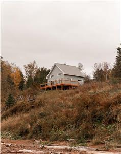 New cabin for 4 on private beach in Gaspe Coast! Between sea and mountain!