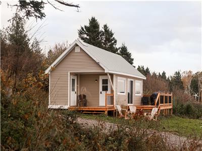 Cabin for 4 on private beach in Gaspe Coast! Between sea and mountain!
