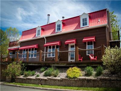 The Capitainerie du Passant - Gorgeous ancestral home with a river view.