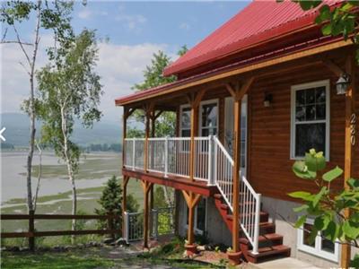 Chalet Vue, SPA et Bord du Fleuve Baie St-Paul, Qc