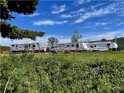 Roulottes entirement quipes au Camping de la Falaise de Petite-Valle