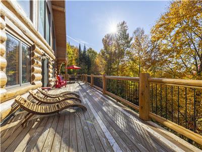 Log Cabin Bliss: Luxury 4BR | 10 Guest | Tremblant