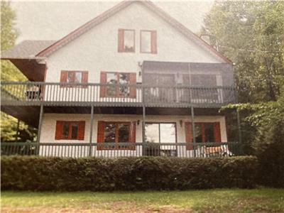  Mont-Tremblant, condo rez-de-chausse dans chalet de 2, lac Glinas, trs paisible, saison t.