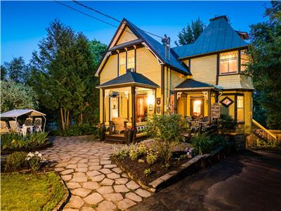 Charming Victorian house of 1870 with Hot Tub, 5 rooms, 4 bathrooms