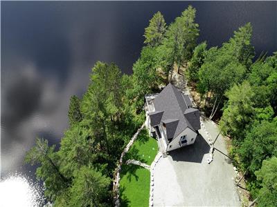 Cottage in nature with a private lake.A unique view of the lake. An exprience in nature!