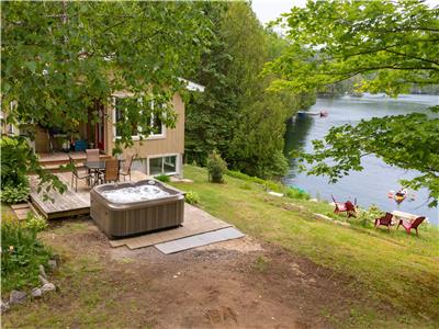 Chalet Joly|Bord de l'eau|Spa|Vue sur Montagne|20 minutes de Tremblant