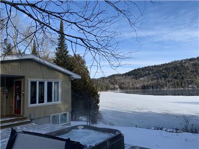 Chalet Joly|Bord de l'eau|Spa|Vue sur Montagne|20 minutes de Tremblant