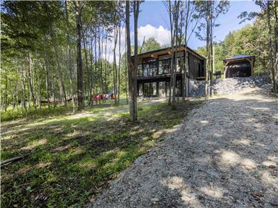 Le Charlo | Chalet Mid-Century |bord du Lac Joseph