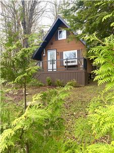 Le Mini chalet suisse du Lac-Etchemin, *Souper fondue autonome inclus et spa en fort sans voisin