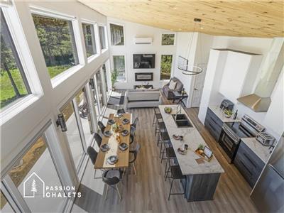 * PASSION CHALETS * | VALLE MKINAC | SPA - RIVERFRONT - BEACH & BOATING - KARAOKE - FIREPLACES