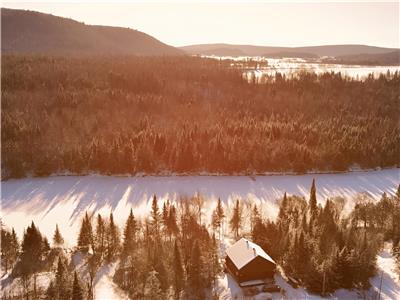 THE-SUNNY | HOT TUB, WATERFRONT, POOL TABLE, FIREPLACE & LOG CABIN