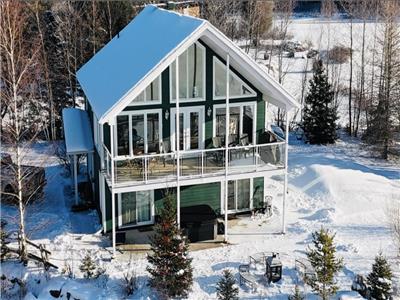 Le Chalet sur la Plage – plage de sable privée, spa & vues à couper le souffle