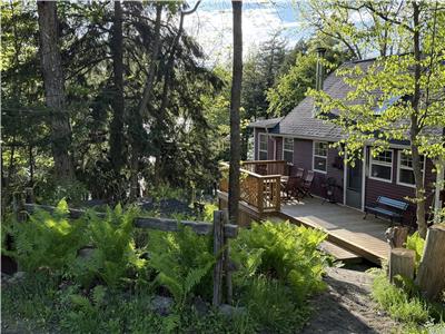 Woodland Bay Country Cottage on Lake Massawippi