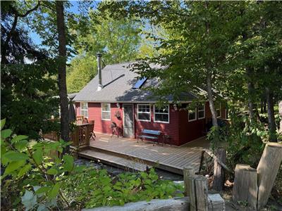 Woodland Bay Country Cottage on Lake Massawippi