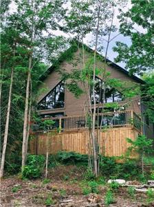 The pine cabin in St-Alphonse-Rodriguez