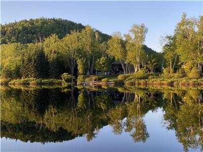 SAUF AU CHALET - LE BOULEAU (BORD DE LAC, SPA, SALLE DE JEUX, KAYAKS, 3 CHAMBRES FERMES, 8 PERS.)