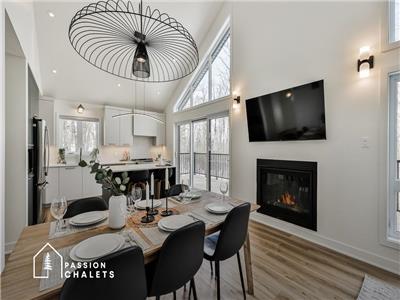 * PASSION CHALETS * | L'HORIZON BOISÉ | ACCÈS LAC (descente bateau) - NOUVELLE CONSTRUCTION - FOYER