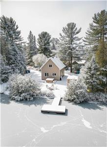 Winter Lakeside Escape, Hot Tub & Dock