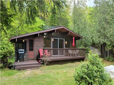 3-season cottage on Lake Rhaume, 40 minutes from downtown Ottawa/Gatineau