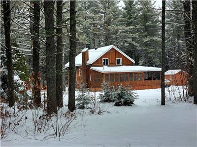 * PASSION CHALETS * | LE LOUISIANE | RIVER ACCESS - BEACH - WATERCRAFT $ - SPA - VERANDA - FIREPLACE