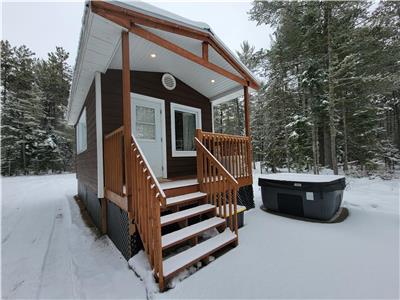 * PASSION CHALETS * | LE NEW JERSEY | BORD DE RIVIÈRE - PLAGE - EMBARCATIONS ($) - SPA - COIN FEU