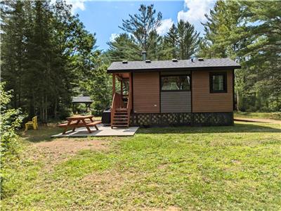 * PASSION CHALETS * | LE MONTANA | RIVER VIEW - BEACH - WATERCRAFT ($) - FIREPLACES - TRAILS