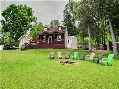 Trente et un Milles souvenirs, Chalet rustique au bord du Lac des Trente-et-un-Milles