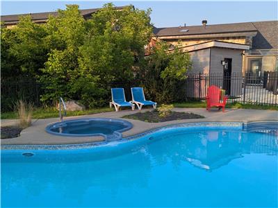 Condo Mont Orford: Swimming pool, 2 Jacuzzis, terrace, national park 5 min!