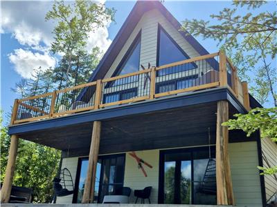 **NEW** Breathtaking Views & Tranquility – A-Frame Chalet in Mauricie