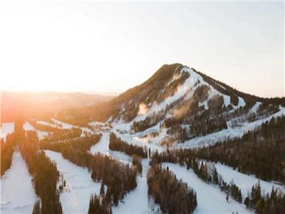 * PASSION CHALETS * | LE REPÈRE D'ALBERT | VUE GOLF & MONT DE SKI - BBQ - TERRASSE - FOYER INTÉRIEUR
