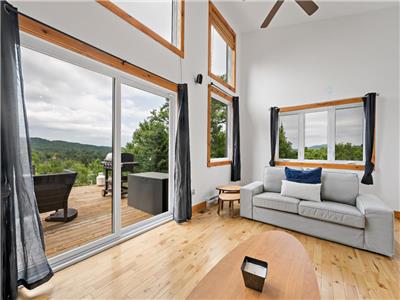 Scandinavian Chalet in the Laurentians with Hot Tub and Lake