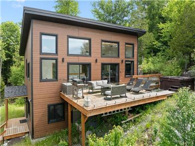 Scandinavian Chalet in the Laurentians with Hot Tub and Lake