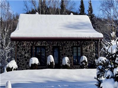 Séjournez au Chalet Spa Durand – charme rustique, spa privé et nature à perte de vue