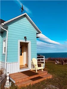 Charming old school facing the ocean converted into a warm and unique place.