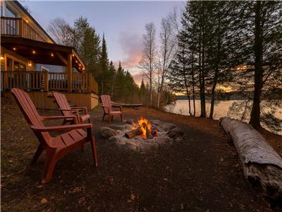 Lakeside Retreat, Fireplace & Stunning Views